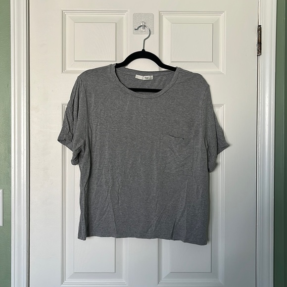 Aritzia Wilfred Free Pocket Tee - Picture 1 of 3